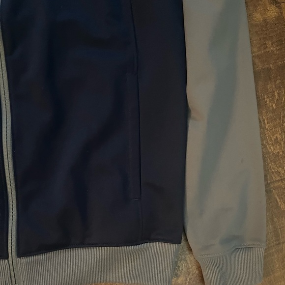 Under Armour Womens fitted jacket Sz medium - Picture 3 of 5